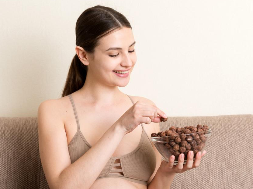 Почему беременным нельзя употреблять шоколад: риск для здоровья матери и ребенка