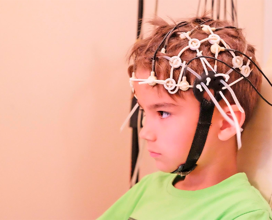 Ээг ребенку 3 года. Электроэнцефалография (ЭЭГ). Электроэнцефалография головного мозга (ЭЭГ). ЭЭГ РЭГ Эхо мозга головы. РЭГ И ЭЭГ.